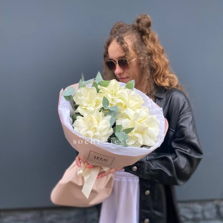 5 Белых французских роз в Ангарске