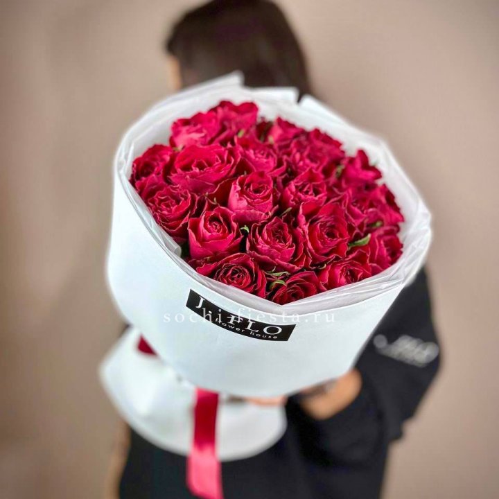 Букет красных роз мадам ред в Ангарске