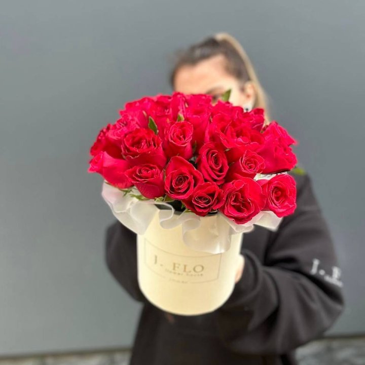 27 кенийских роз в боксе в Ангарске