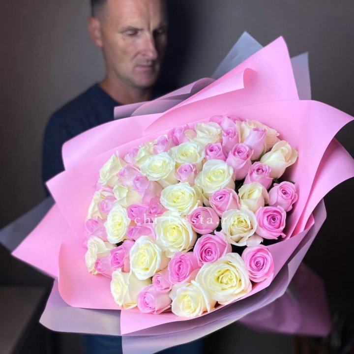 51 белых и розовых роз в Ангарске