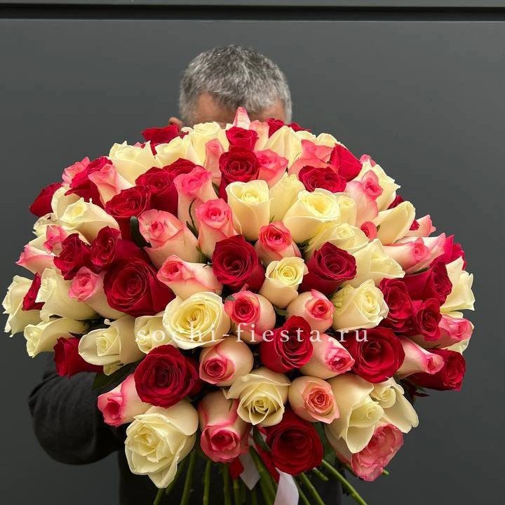 101 разноцветная роза "Джули" в Ангарске