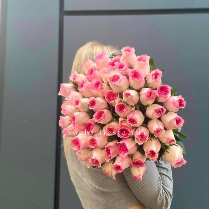 51 розовая роза в Ангарске