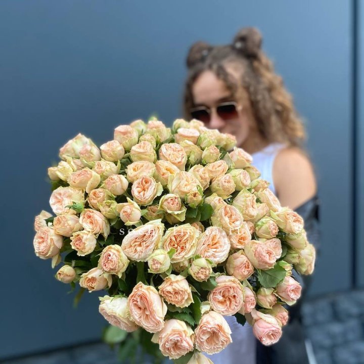 25 пионовидных роз в Ангарске