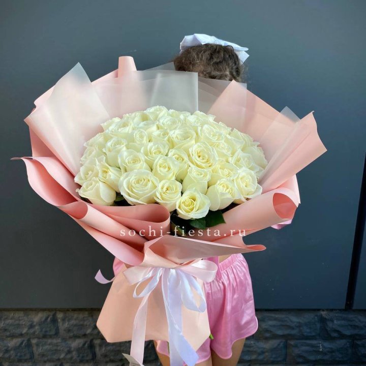 35 белых роз в Ангарске