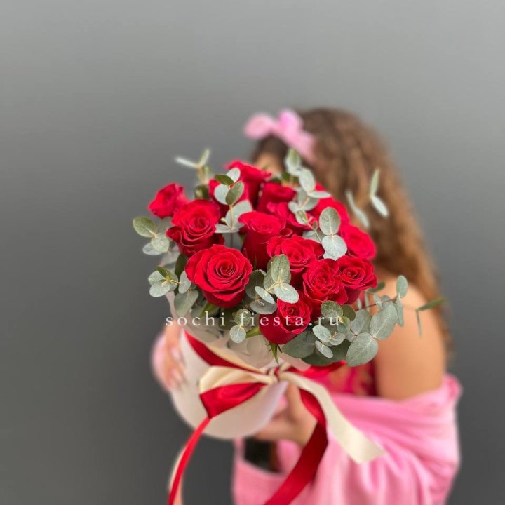 15 Красных роз в боксе №2 в Ангарске