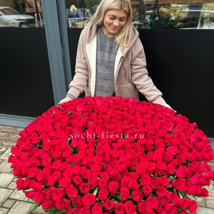 501 красная роза в корзине в Ангарске