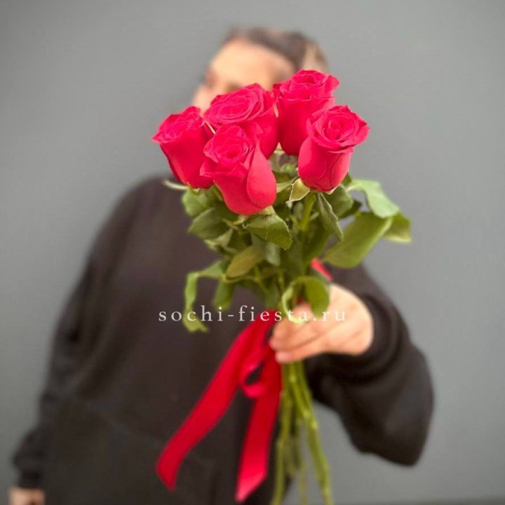 Букет 5 красных роз  в Ангарске