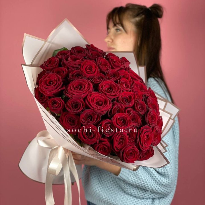 51 красная роза "Лавели" в Ангарске