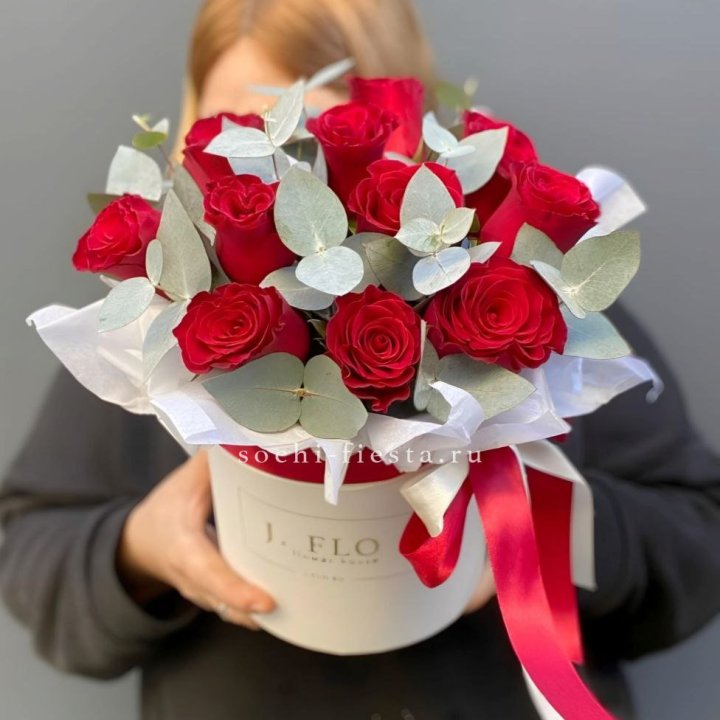 11 роз в шляпной коробке в Ангарске