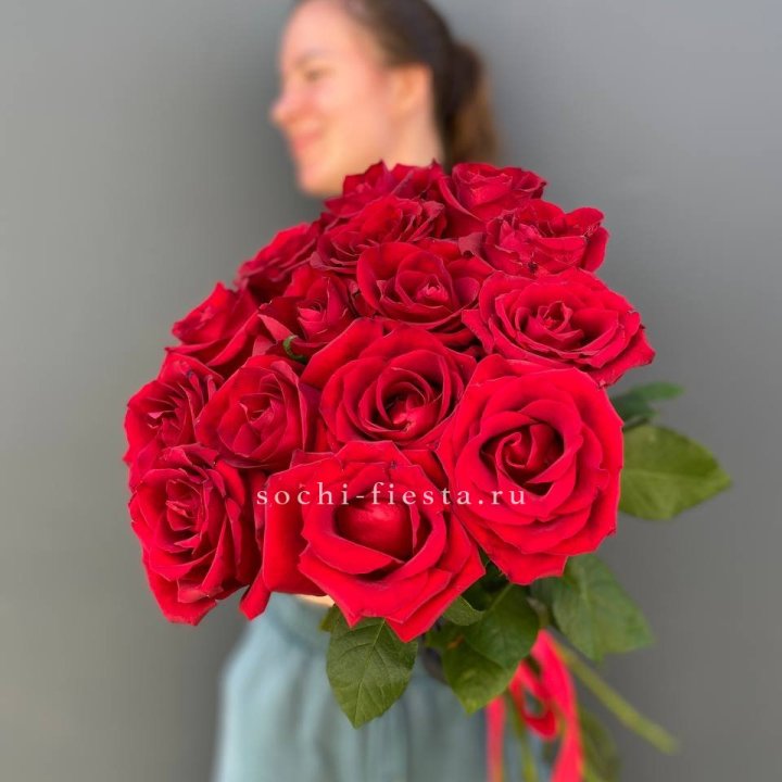 15 красных роз под ленту в Ангарске