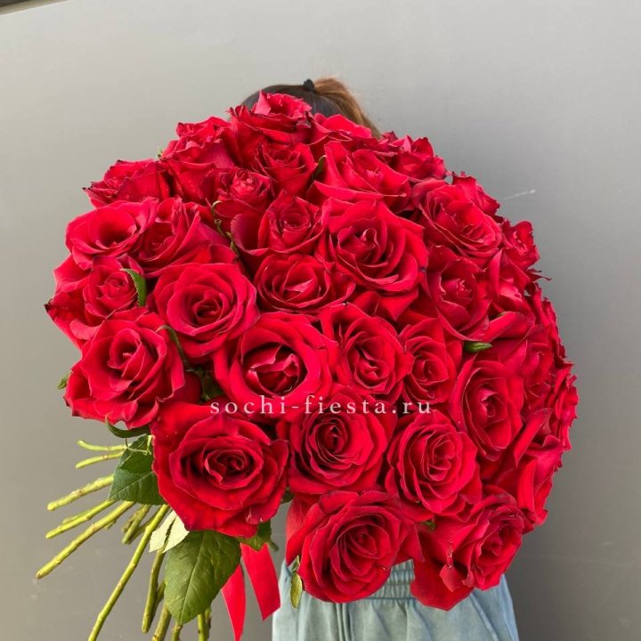 35 красных роз под ленту в Ангарске
