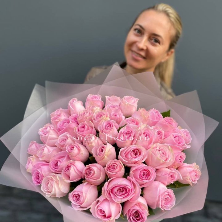 51 розовая роза в Ангарске