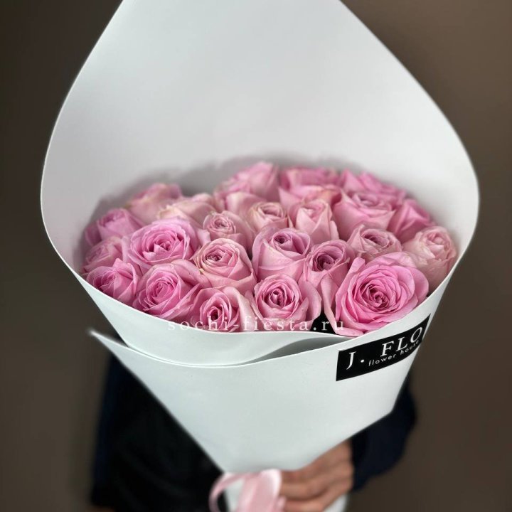 25 розовых роз в Ангарске