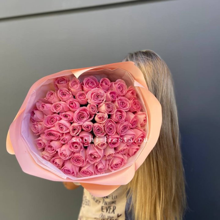 55 розовых роз в Ангарске