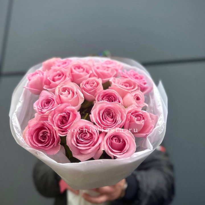 21 Розовая роза в белом в Ангарске