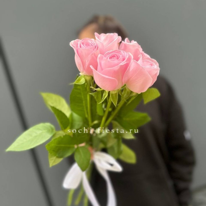 Букет 5 розовых роз  в Ангарске