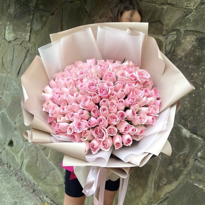 101 нежно-розовая роза Каролина  в Ангарске