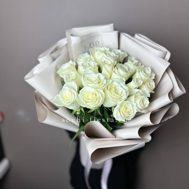 19 белых роз  в Ангарске