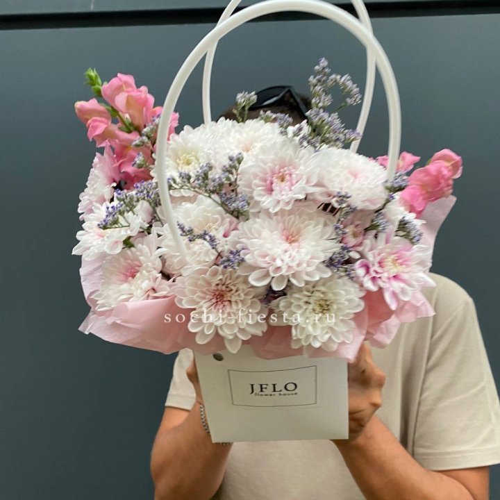 Сумочка из стойких цветов  в Ангарске