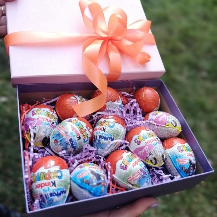 Коробка с киндерами в Ангарске