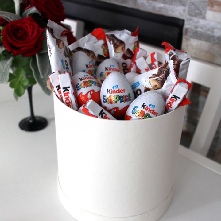 Коробка с киндерами  в Ангарске