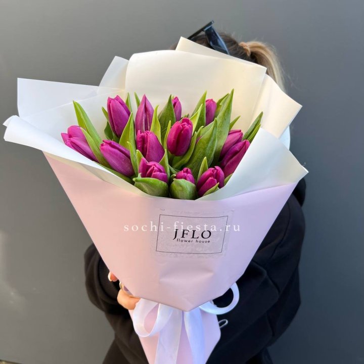 15 пурпурных тюльпанов в Ангарске