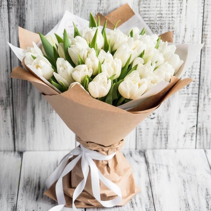 25 белых тюльпанов в Ангарске