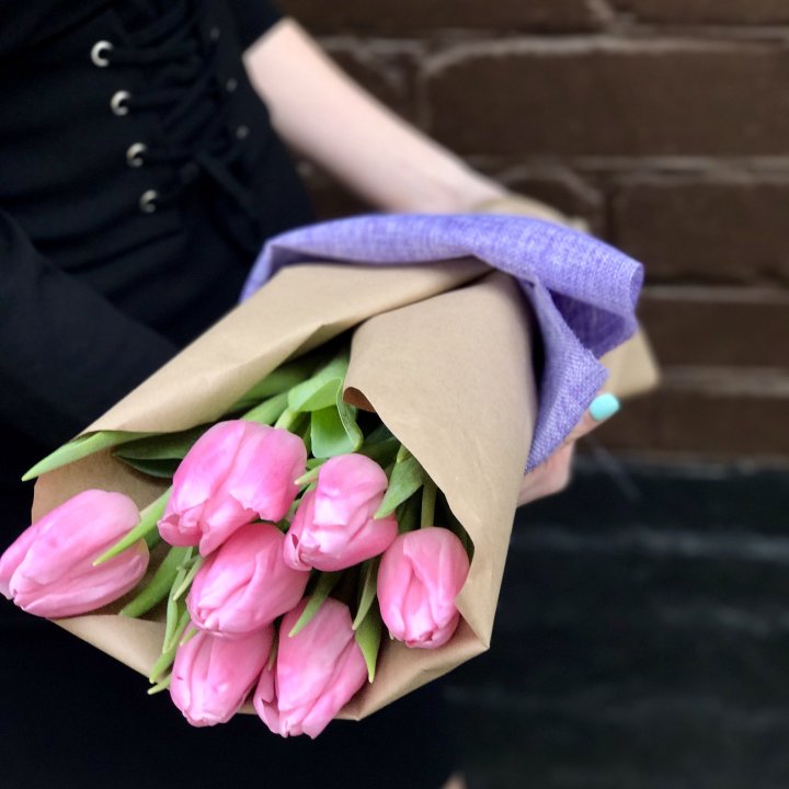 Букет розовых тюльпанов в Ангарске