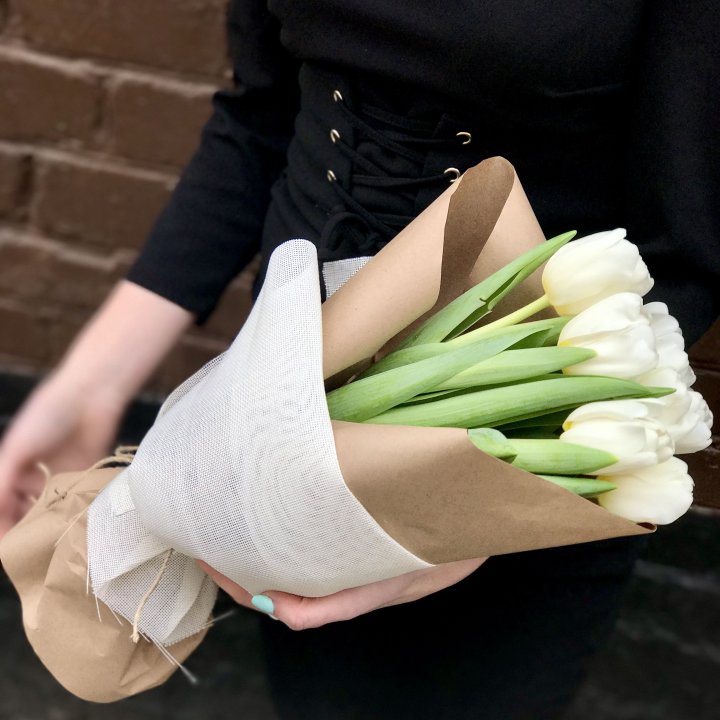 Букет белых тюльпанов в Ангарске