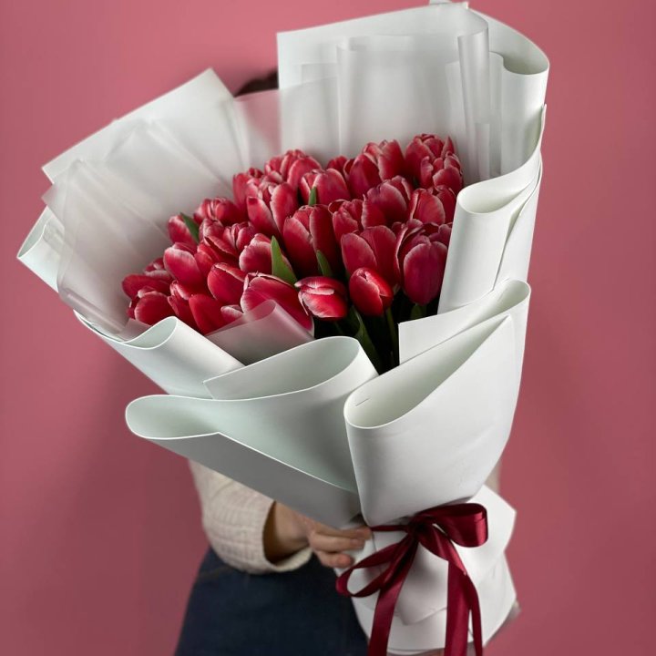 Букет красных тюльпанов в Ангарске